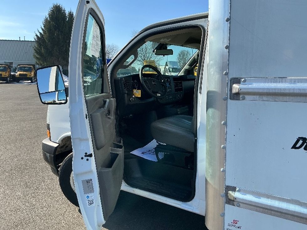 Light Duty Box Truck-Light and Medium Duty Trucks-GMC-2021-Savana G33903-South Bend-IN-84,777\n\t\tmiles-$ 30,250 - Image 16