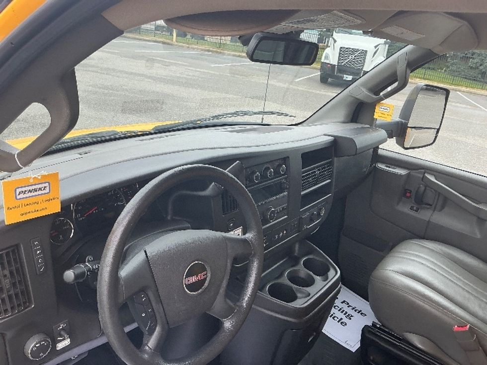 Light Duty Box Truck-Light and Medium Duty Trucks-GMC-2021-Savana G33903-South Bend-IN-86,713\n\t\tmiles-$ 25,750 - Image 17