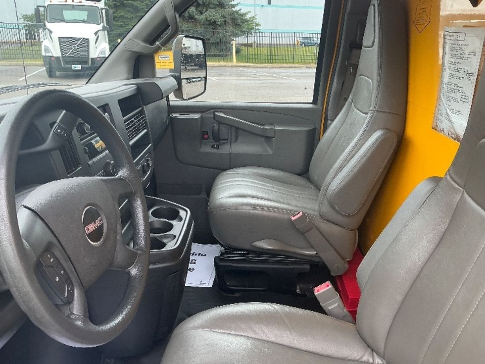 Light Duty Box Truck-Light and Medium Duty Trucks-GMC-2021-Savana G33903-South Bend-IN-86,713\n\t\tmiles-$ 25,750 - Image 19