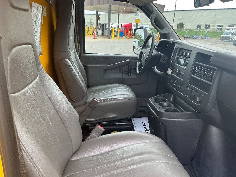Light Duty Box Truck-Light and Medium Duty Trucks-GMC-2021-Savana G33903-South Bend-IN-86,713\n\t\tmiles-$ 25,750 - Image 22