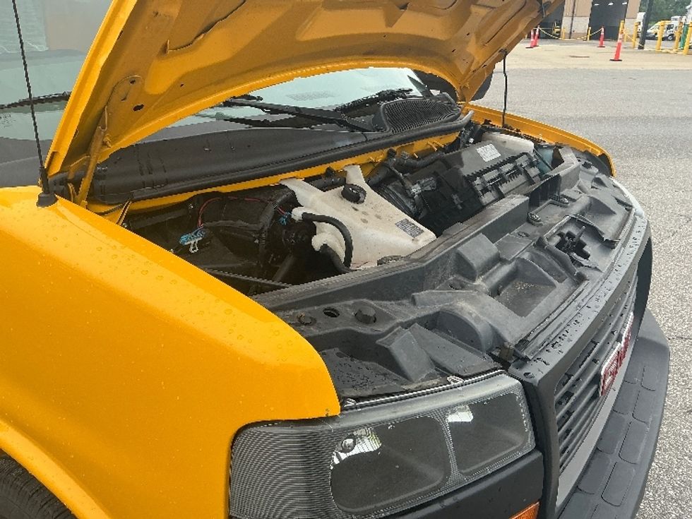 Light Duty Box Truck-Light and Medium Duty Trucks-GMC-2021-Savana G33903-South Bend-IN-86,713\n\t\tmiles-$ 25,750 - Image 23