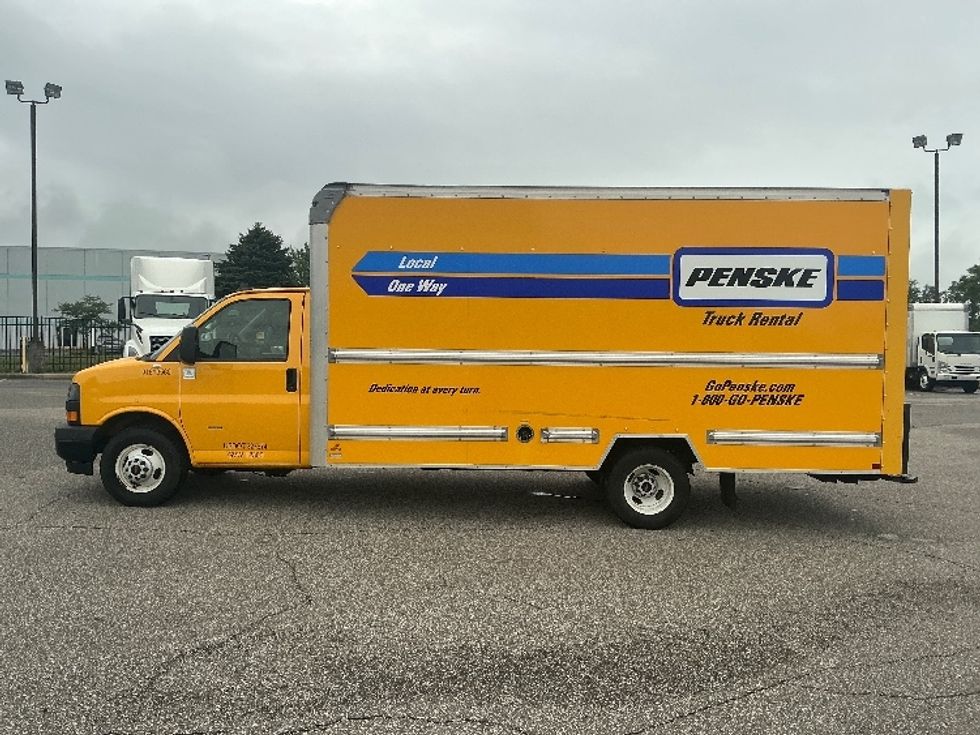 Light Duty Box Truck-Light and Medium Duty Trucks-GMC-2021-Savana G33903-South Bend-IN-86,713\n\t\tmiles-$ 25,750 - Image 4