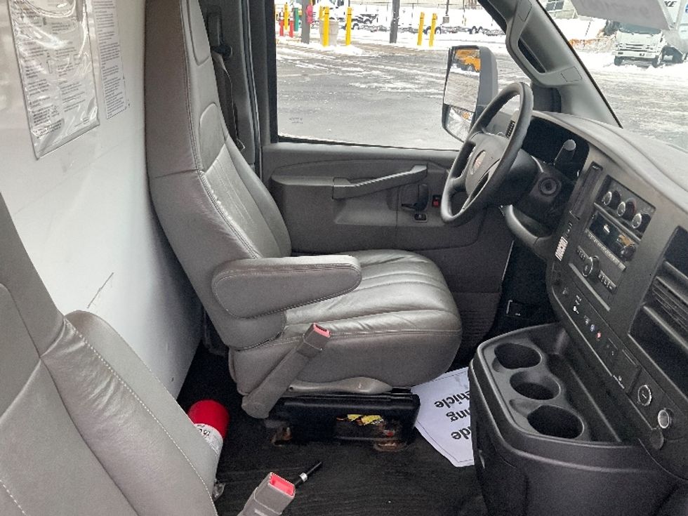 Light Duty Box Truck-Light and Medium Duty Trucks-GMC-2021-Savana G33903-South Bend-IN-93,343\n\t\tmiles-$ 29,250 - Image 22