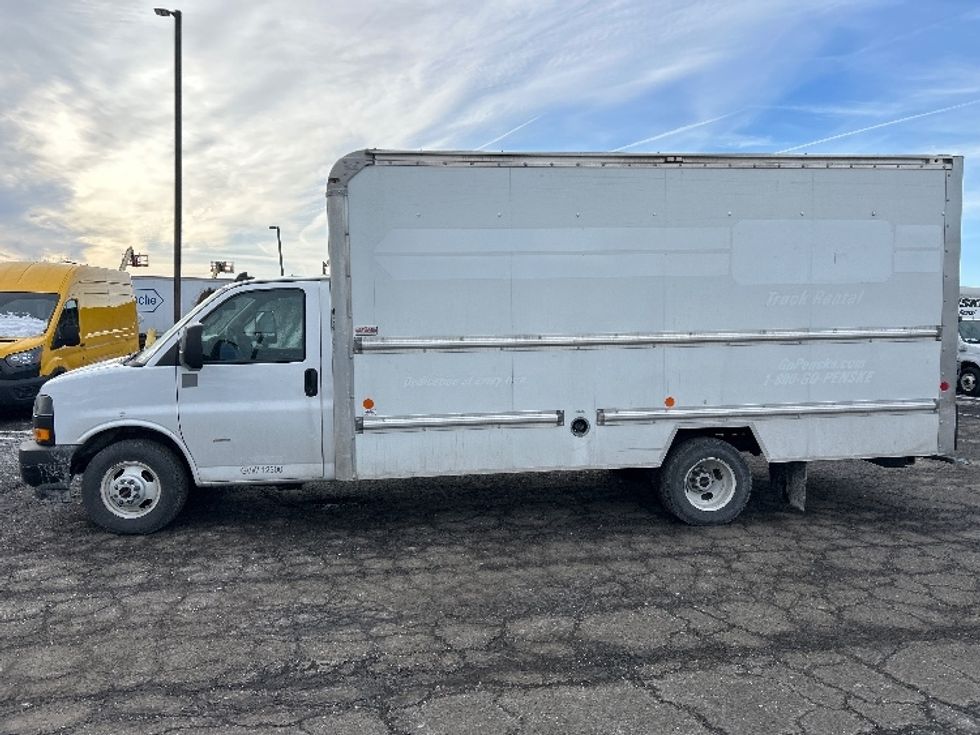 Light Duty Box Truck-Light and Medium Duty Trucks-GMC-2021-Savana G33903-South Plainfield-NJ-101,584\n\t\tmiles-$ 28,500 - Image 4
