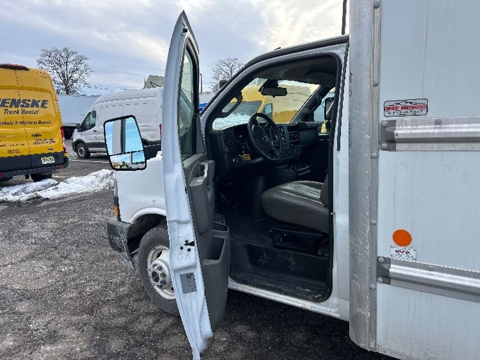 Light Duty Box Truck-Light and Medium Duty Trucks-GMC-2021-Savana G33903-South Plainfield-NJ-101,584\n\t\tmiles-$ 28,500 - Image 16
