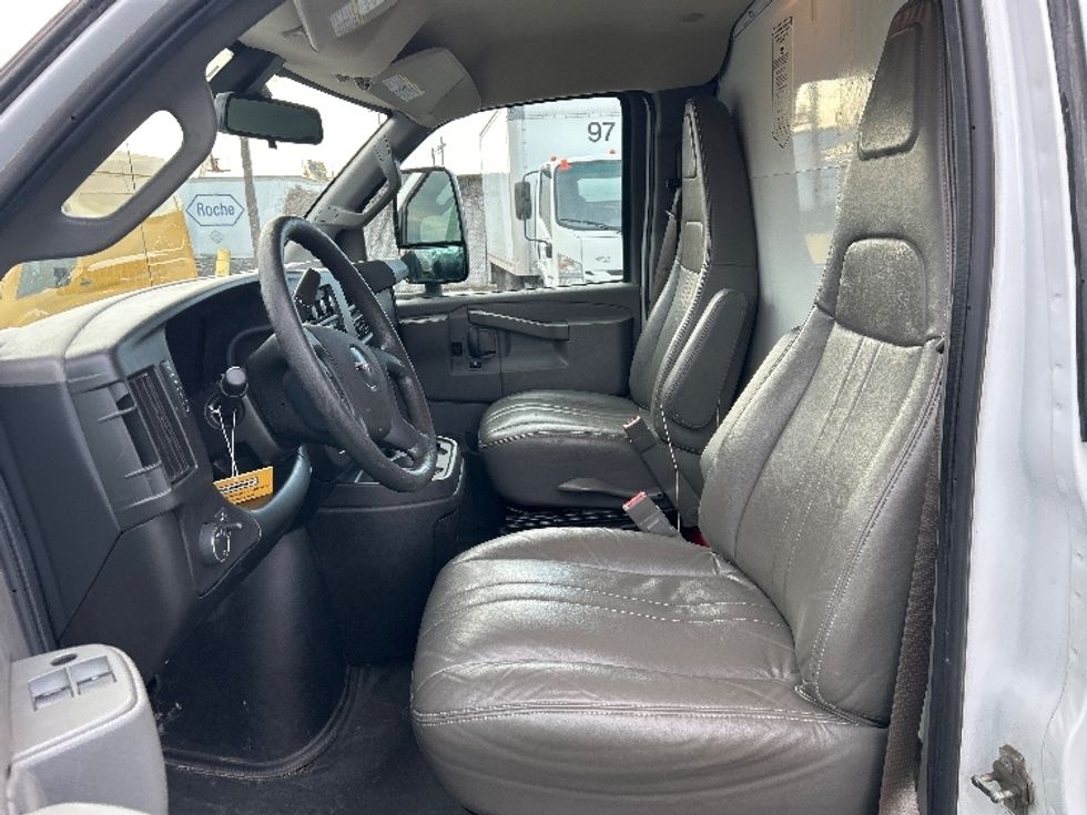 Light Duty Box Truck-Light and Medium Duty Trucks-GMC-2021-Savana G33903-South Plainfield-NJ-101,584\n\t\tmiles-$ 28,500 - Image 19