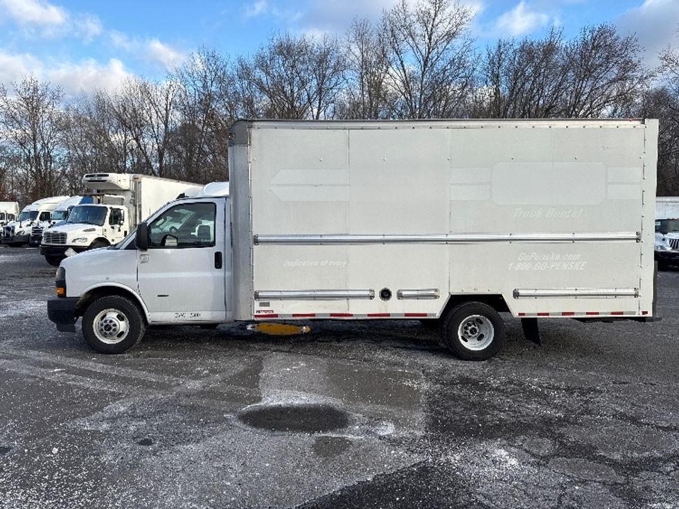 Light Duty Box Truck-Light and Medium Duty Trucks-GMC-2021-Savana G33903-South Plainfield-NJ-90,016\n\t\tmiles-$ 29,750 - Image 4