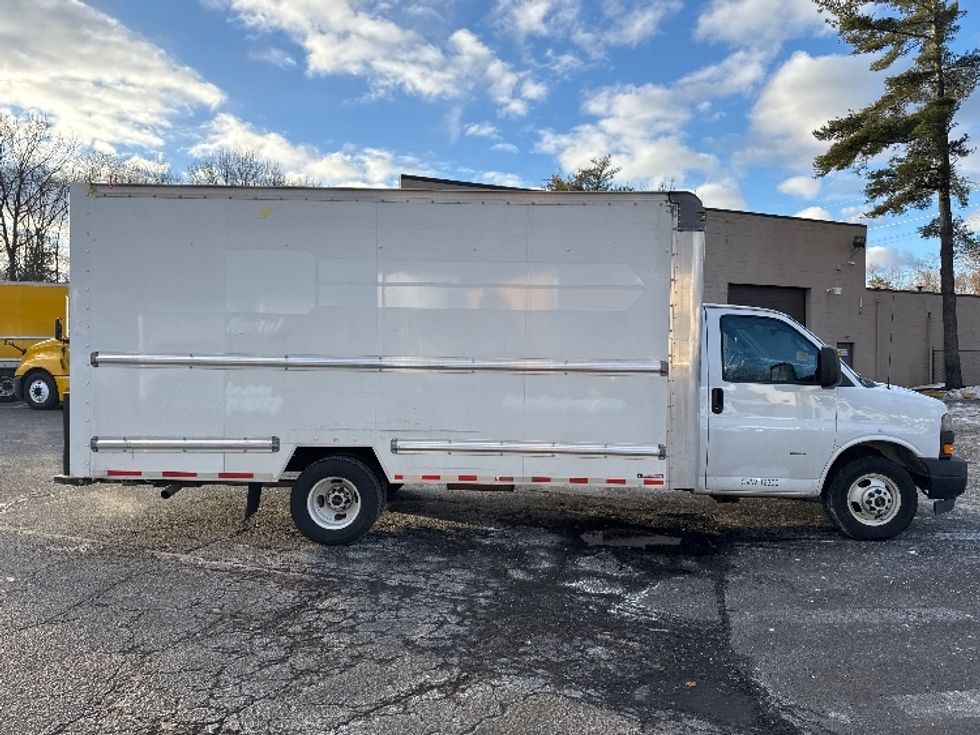Light Duty Box Truck-Light and Medium Duty Trucks-GMC-2021-Savana G33903-South Plainfield-NJ-90,016\n\t\tmiles-$ 29,750 - Image 15