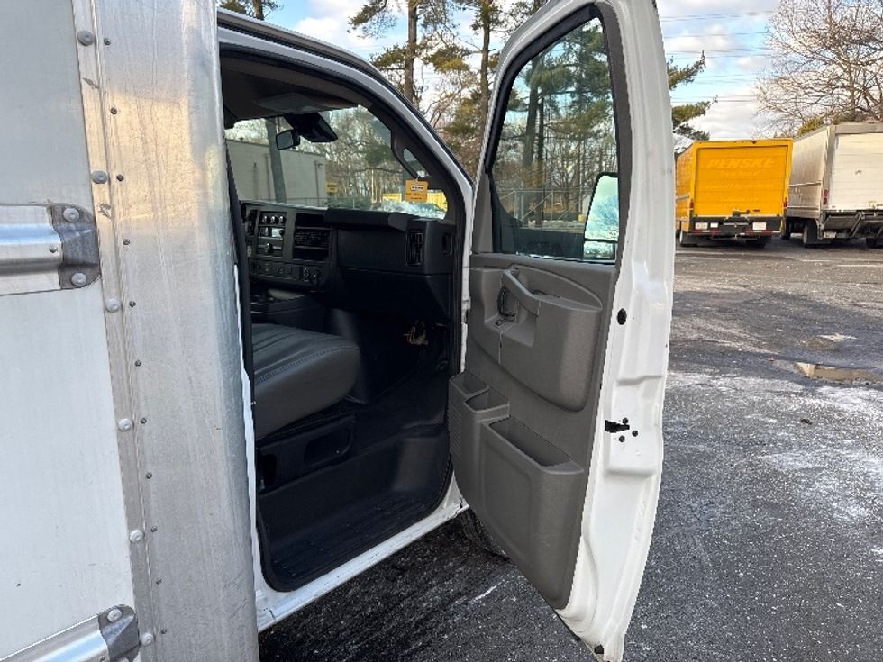 Light Duty Box Truck-Light and Medium Duty Trucks-GMC-2021-Savana G33903-South Plainfield-NJ-90,016\n\t\tmiles-$ 29,750 - Image 20