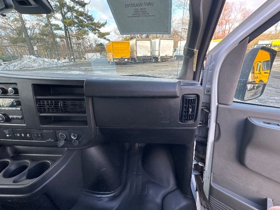 Light Duty Box Truck-Light and Medium Duty Trucks-GMC-2021-Savana G33903-South Plainfield-NJ-90,016\n\t\tmiles-$ 29,750 - Image 21