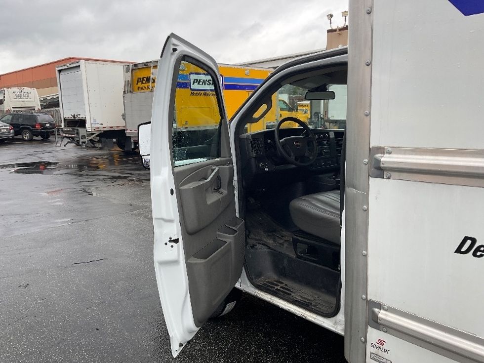 Light Duty Box Truck-Light and Medium Duty Trucks-GMC-2021-Savana G33903-South San Francisco-CA-86,378\n\t\tmiles-$ 32,750 - Image 16