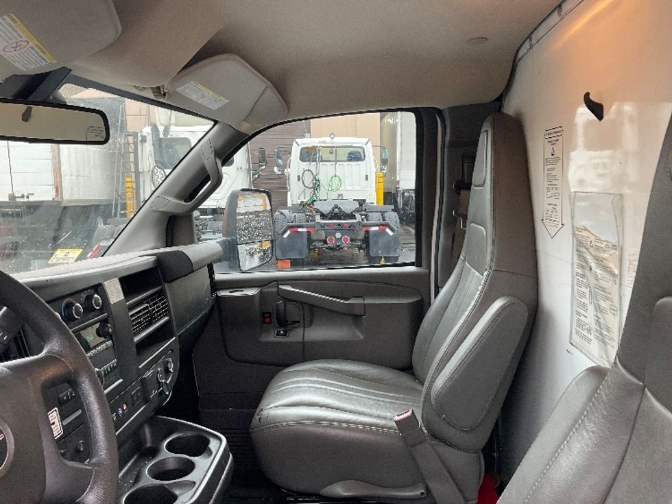 Light Duty Box Truck-Light and Medium Duty Trucks-GMC-2021-Savana G33903-South San Francisco-CA-86,378\n\t\tmiles-$ 32,750 - Image 19