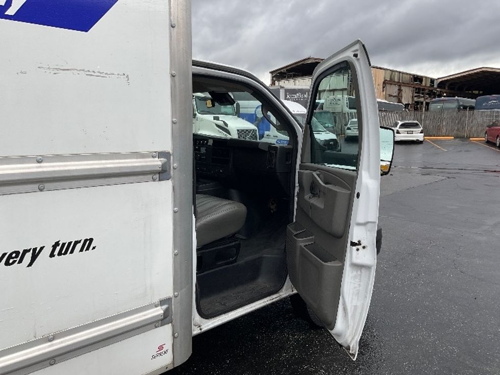 Light Duty Box Truck-Light and Medium Duty Trucks-GMC-2021-Savana G33903-South San Francisco-CA-86,378\n\t\tmiles-$ 32,750 - Image 20