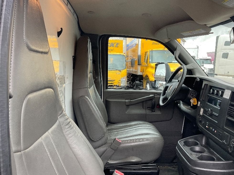 Light Duty Box Truck-Light and Medium Duty Trucks-GMC-2021-Savana G33903-South San Francisco-CA-86,378\n\t\tmiles-$ 32,750 - Image 22