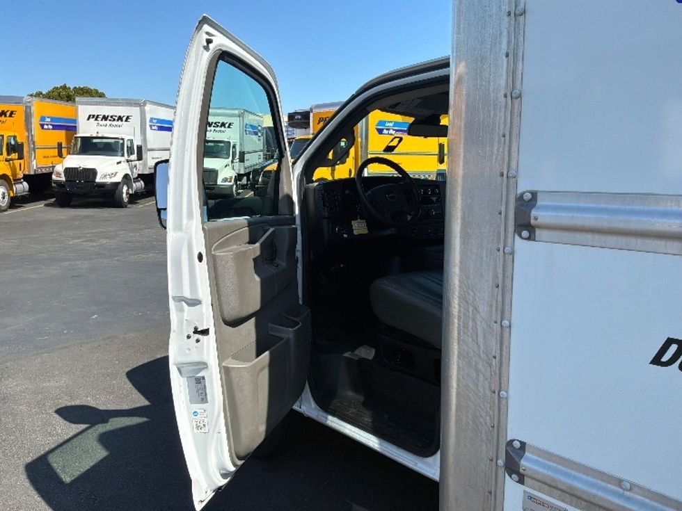 Light Duty Box Truck-Light and Medium Duty Trucks-GMC-2021-Savana G33903-South San Francisco-CA-88,266\n\t\tmiles-$ 30,250 - Image 16