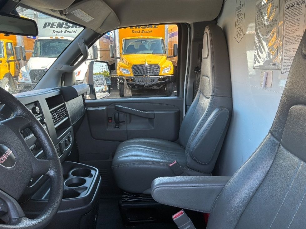 Light Duty Box Truck-Light and Medium Duty Trucks-GMC-2021-Savana G33903-South San Francisco-CA-88,266\n\t\tmiles-$ 30,250 - Image 19