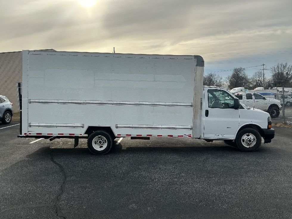 Light Duty Box Truck-Light and Medium Duty Trucks-GMC-2021-Savana G33903-Spartanburg-SC-92,322\n\t\tmiles-$ 32,250 - Image 14