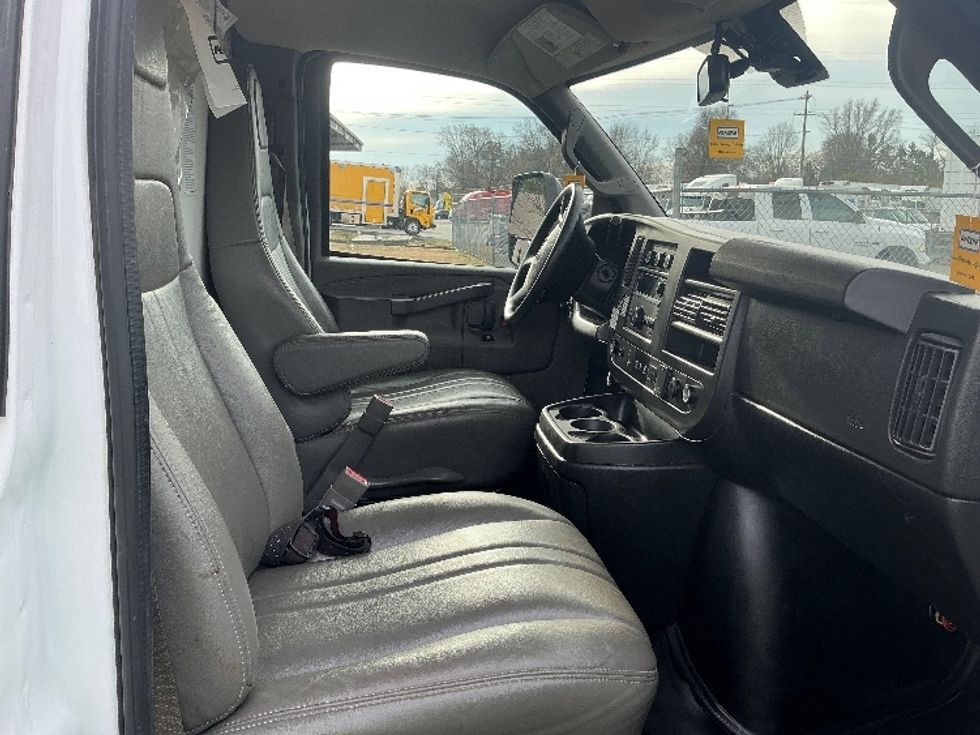 Light Duty Box Truck-Light and Medium Duty Trucks-GMC-2021-Savana G33903-Spartanburg-SC-92,322\n\t\tmiles-$ 32,250 - Image 21
