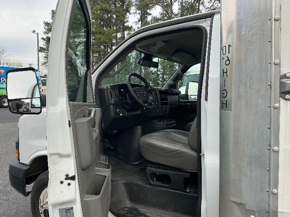 Light Duty Box Truck-Light and Medium Duty Trucks-GMC-2021-Savana G33903-Spartanburg-SC-93,800\n\t\tmiles-$ 32,000 - Image 15