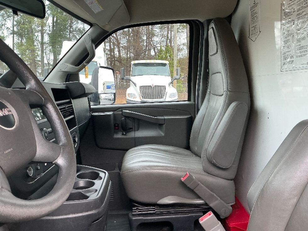 Light Duty Box Truck-Light and Medium Duty Trucks-GMC-2021-Savana G33903-Spartanburg-SC-93,800\n\t\tmiles-$ 32,000 - Image 18