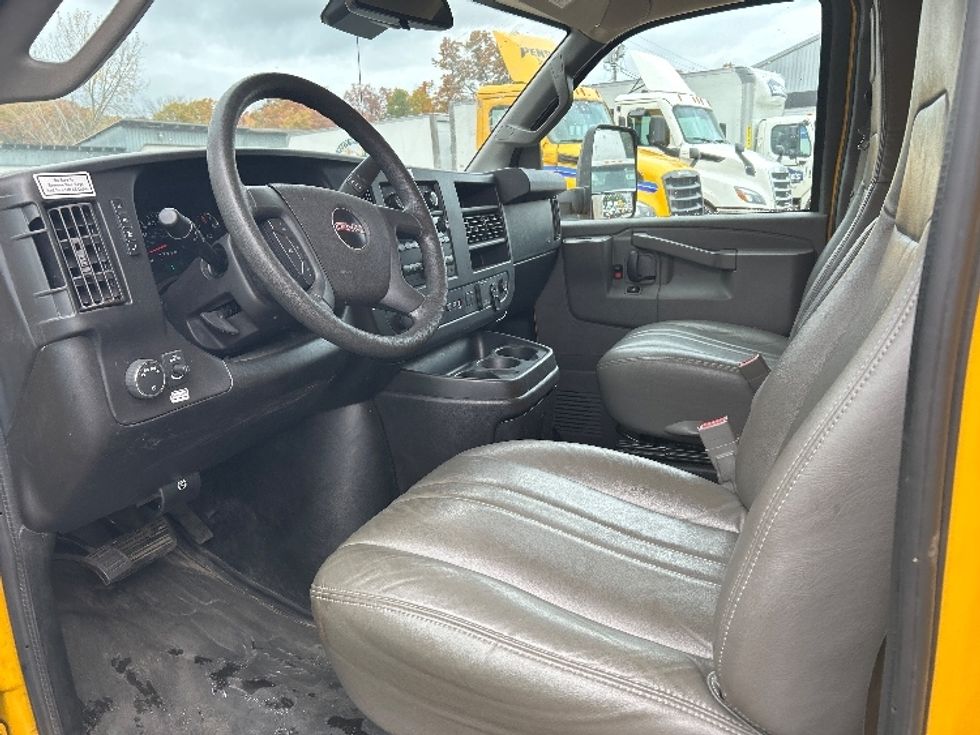 Light Duty Box Truck-Light and Medium Duty Trucks-GMC-2021-Savana G33903-Springfield-MA-105,628\n\t\tmiles-$ 24,750 - Image 14