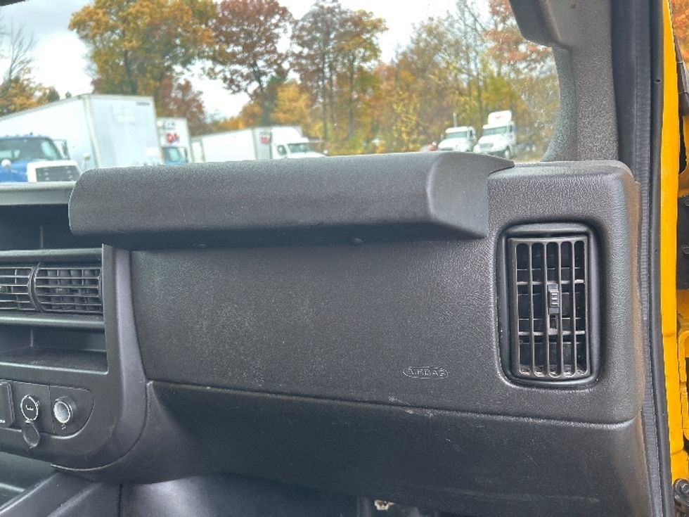 Light Duty Box Truck-Light and Medium Duty Trucks-GMC-2021-Savana G33903-Springfield-MA-105,628\n\t\tmiles-$ 24,750 - Image 19