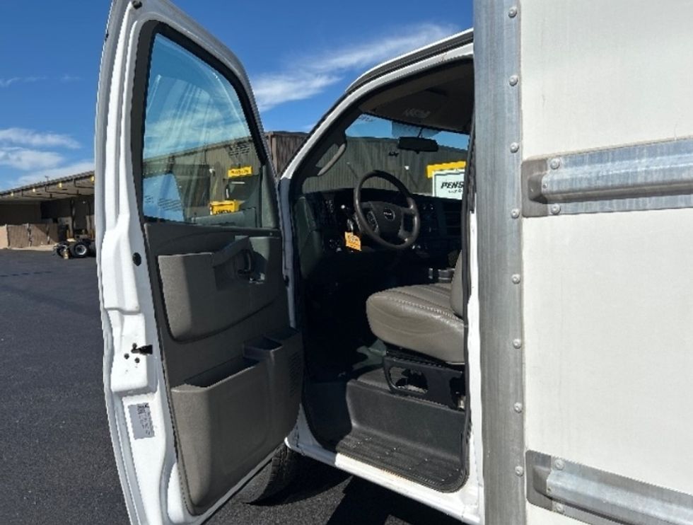 Light Duty Box Truck-Light and Medium Duty Trucks-GMC-2021-Savana G33903-Springfield-MO-100,450\n\t\tmiles-$ 29,000 - Image 14