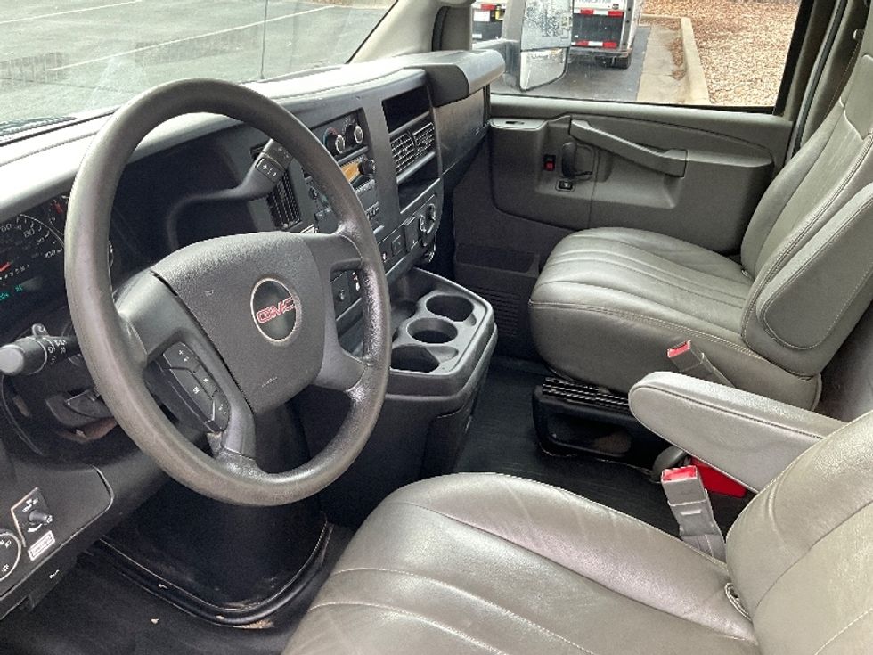 Light Duty Box Truck-Light and Medium Duty Trucks-GMC-2021-Savana G33903-Springfield-MO-100,450\n\t\tmiles-$ 29,000 - Image 15