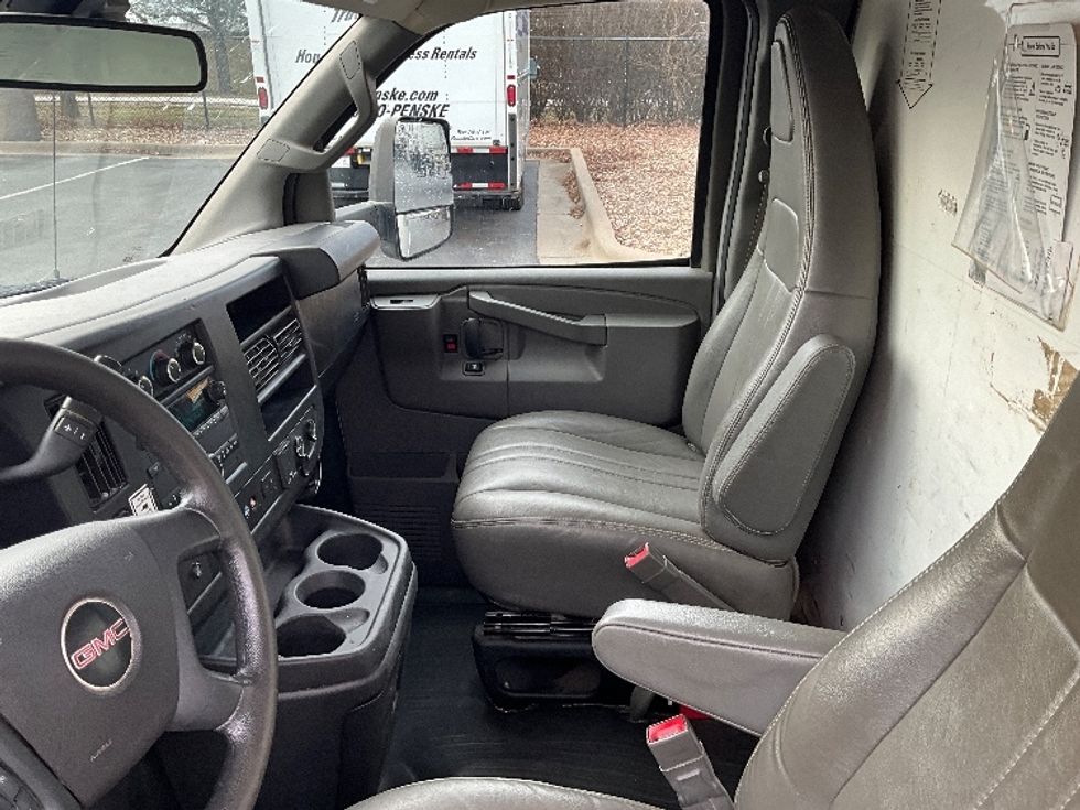Light Duty Box Truck-Light and Medium Duty Trucks-GMC-2021-Savana G33903-Springfield-MO-100,450\n\t\tmiles-$ 29,000 - Image 17