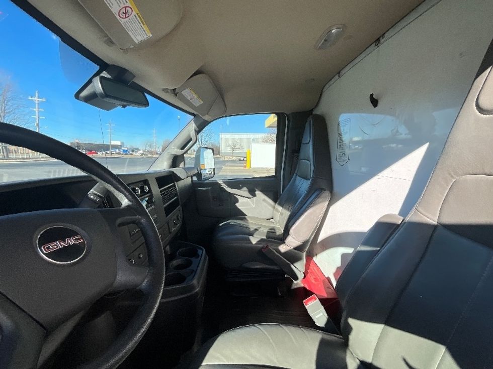 Light Duty Box Truck-Light and Medium Duty Trucks-GMC-2021-Savana G33903-Springfield-MO-104,310\n\t\tmiles-$ 28,500 - Image 17