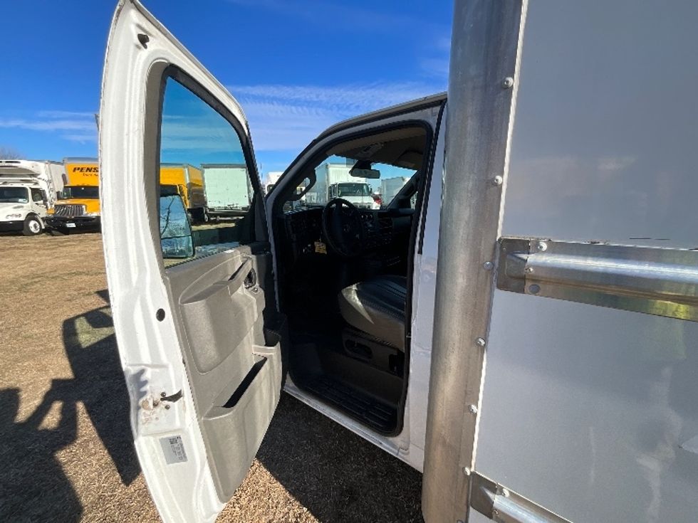 Light Duty Box Truck-Light and Medium Duty Trucks-GMC-2021-Savana G33903-Springfield-MO-119,594\n\t\tmiles-$ 27,000 - Image 13