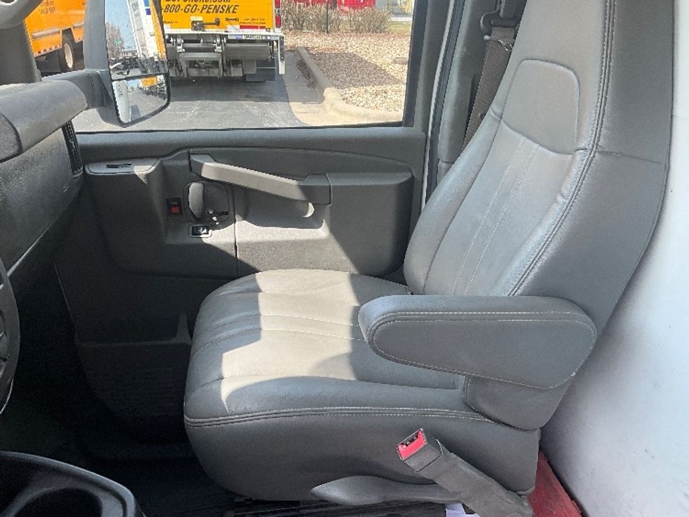 Light Duty Box Truck-Light and Medium Duty Trucks-GMC-2021-Savana G33903-Springfield-MO-125,844\n\t\tmiles-$ 26,750 - Image 18
