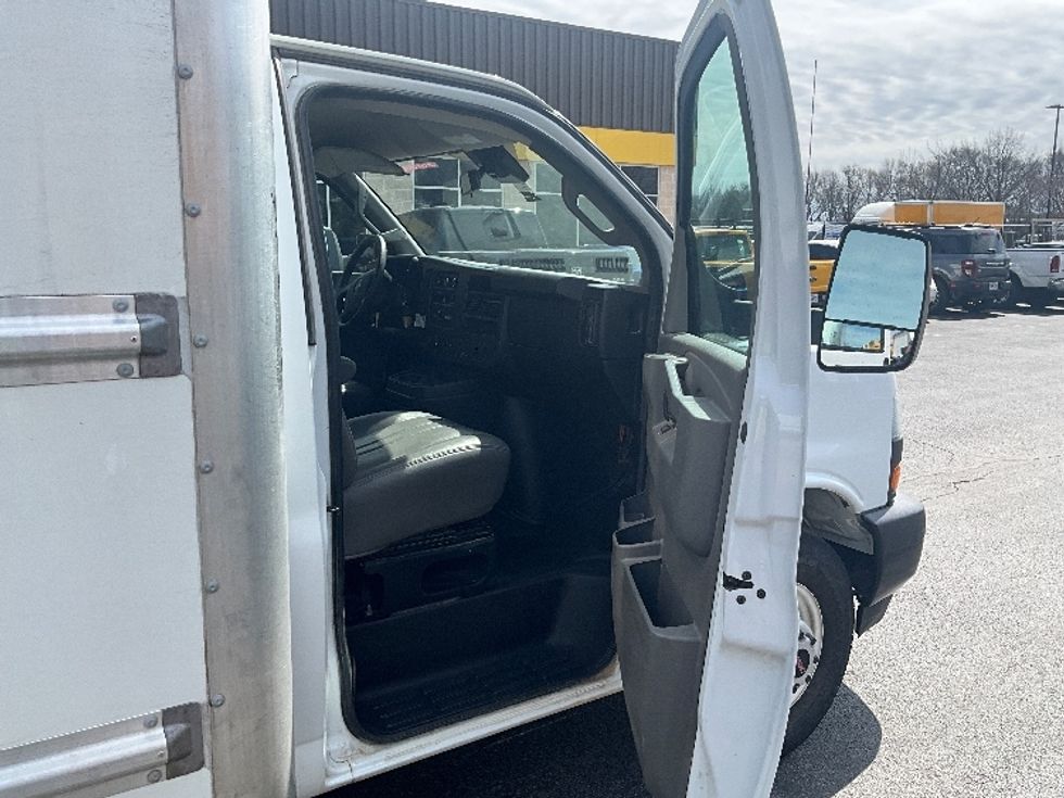 Light Duty Box Truck-Light and Medium Duty Trucks-GMC-2021-Savana G33903-Springfield-MO-125,844\n\t\tmiles-$ 26,750 - Image 19