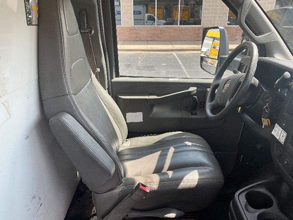 Light Duty Box Truck-Light and Medium Duty Trucks-GMC-2021-Savana G33903-Springfield-MO-125,844\n\t\tmiles-$ 26,750 - Image 21