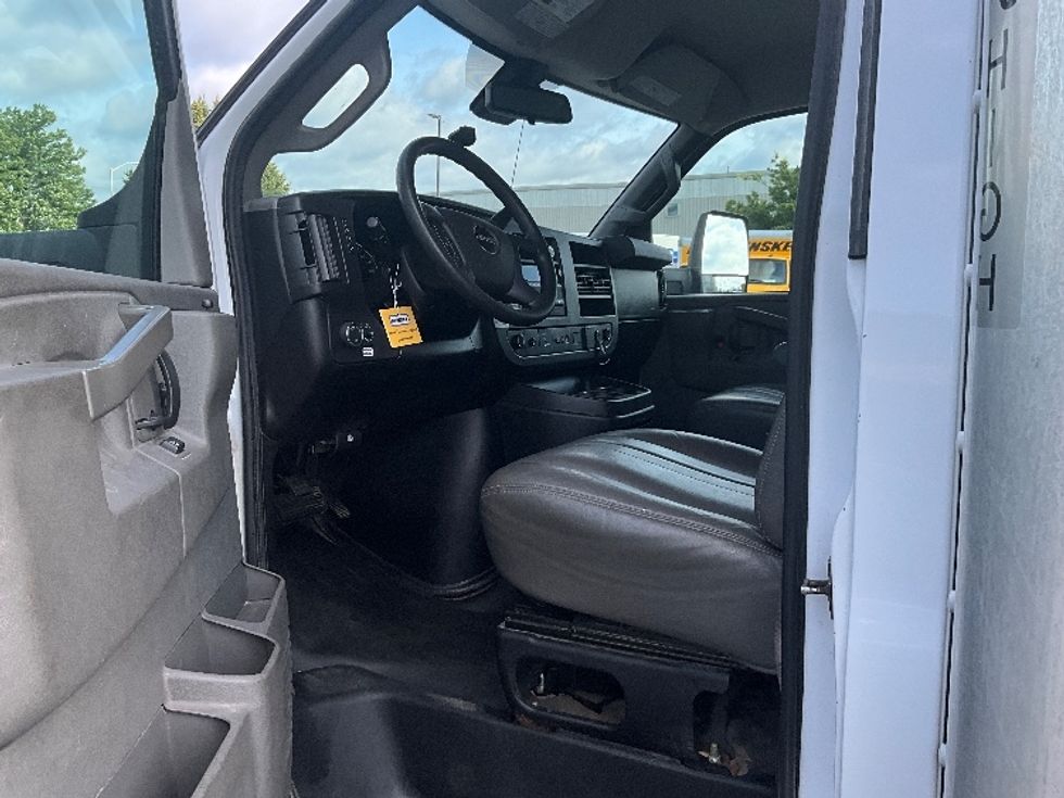 Light Duty Box Truck-Light and Medium Duty Trucks-GMC-2021-Savana G33903-Springfield-MO-127,272\n\t\tmiles-$ 27,750 - Image 15
