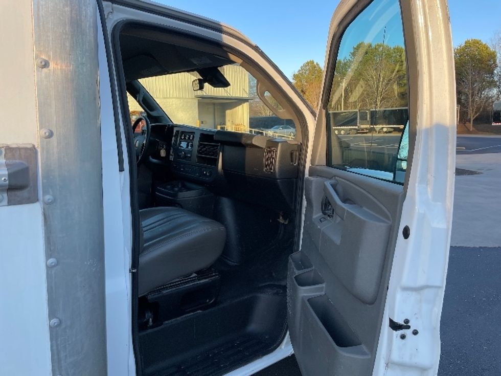 Light Duty Box Truck-Light and Medium Duty Trucks-GMC-2021-Savana G33903-Statesville-NC-120,954\n\t\tmiles-$ 28,750 - Image 19