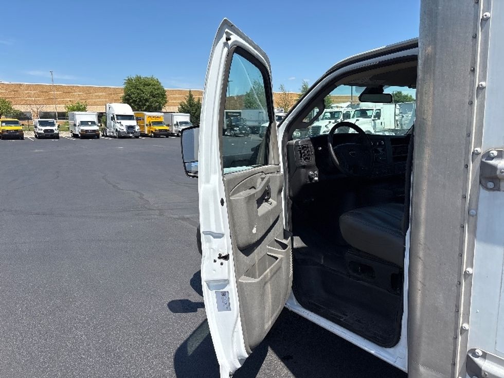 Light Duty Box Truck-Light and Medium Duty Trucks-GMC-2021-Savana G33903-Sterling-VA-123,342\n\t\tmiles-$ 24,500 - Image 16