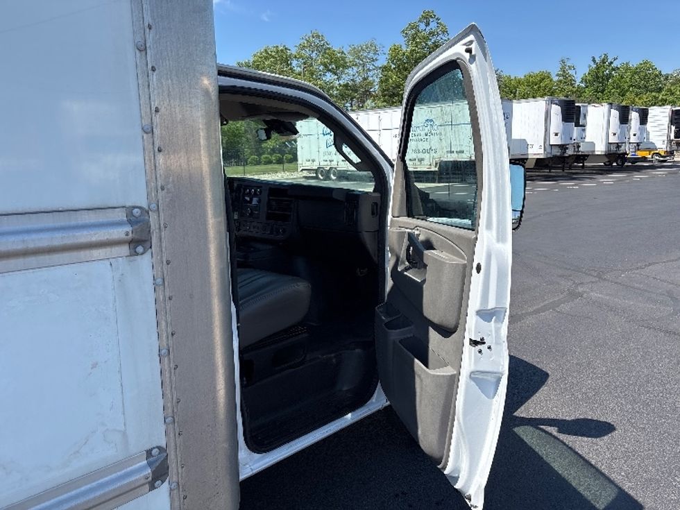 Light Duty Box Truck-Light and Medium Duty Trucks-GMC-2021-Savana G33903-Sterling-VA-123,342\n\t\tmiles-$ 24,500 - Image 20