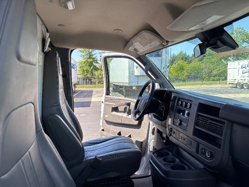 Light Duty Box Truck-Light and Medium Duty Trucks-GMC-2021-Savana G33903-Sterling-VA-123,342\n\t\tmiles-$ 24,500 - Image 22