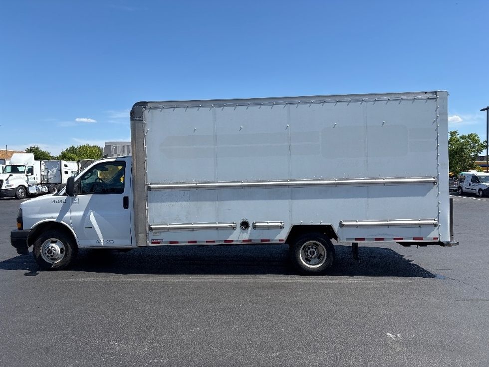 Light Duty Box Truck-Light and Medium Duty Trucks-GMC-2021-Savana G33903-Sterling-VA-123,342\n\t\tmiles-$ 24,500 - Image 4