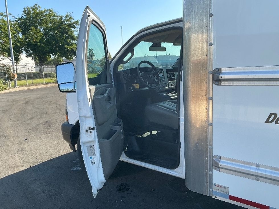 Light Duty Box Truck-Light and Medium Duty Trucks-GMC-2021-Savana G33903-Stockton-CA-114,543\n\t\tmiles-$ 27,500 - Image 15