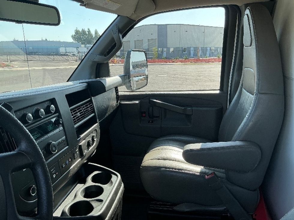 Light Duty Box Truck-Light and Medium Duty Trucks-GMC-2021-Savana G33903-Stockton-CA-114,543\n\t\tmiles-$ 27,500 - Image 18