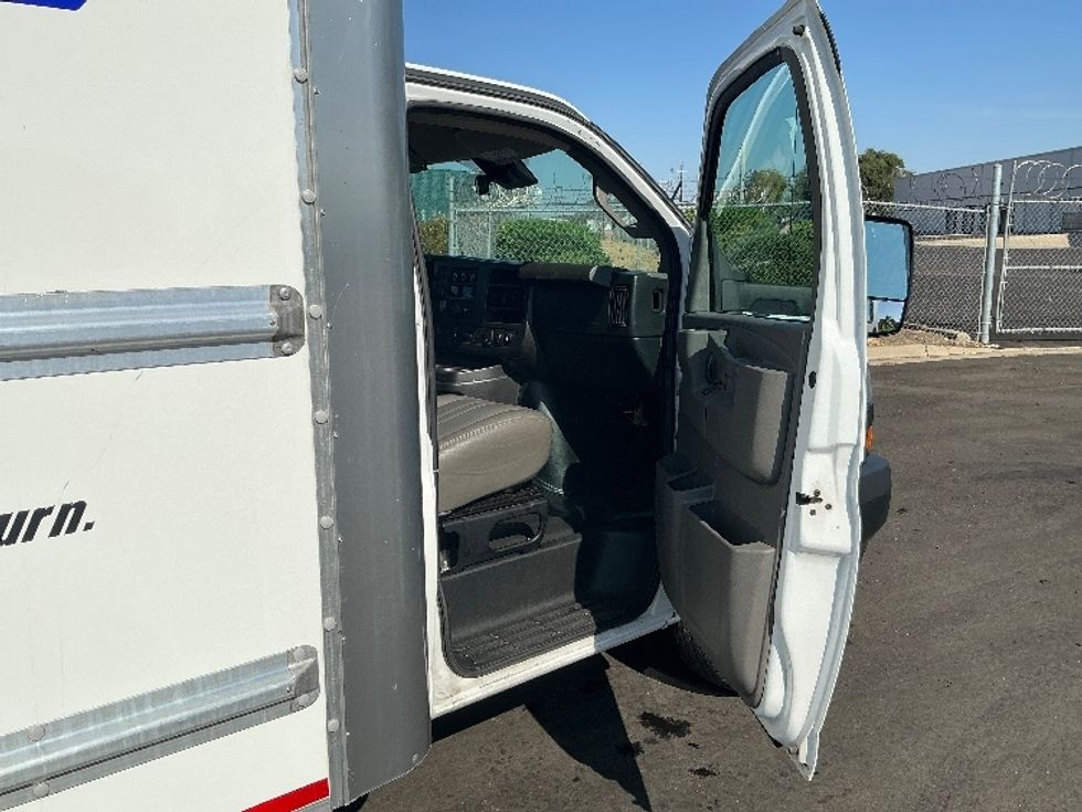 Light Duty Box Truck-Light and Medium Duty Trucks-GMC-2021-Savana G33903-Stockton-CA-114,543\n\t\tmiles-$ 27,500 - Image 19