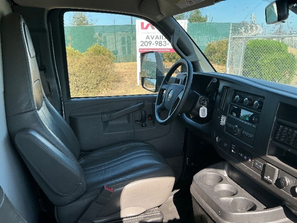Light Duty Box Truck-Light and Medium Duty Trucks-GMC-2021-Savana G33903-Stockton-CA-114,543\n\t\tmiles-$ 27,500 - Image 21