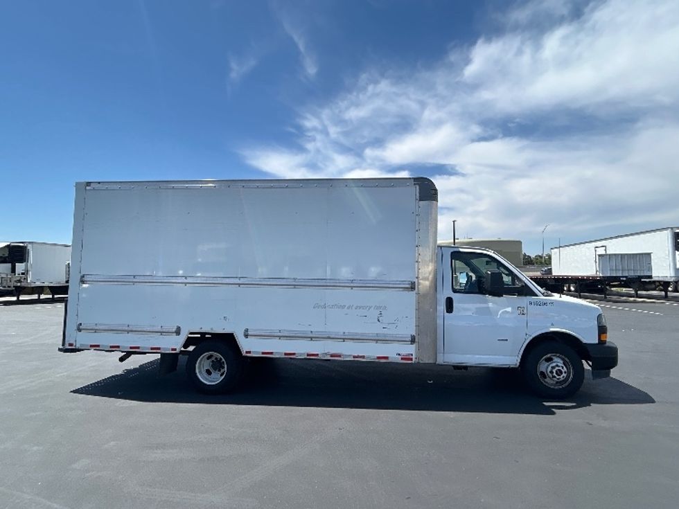Light Duty Box Truck-Light and Medium Duty Trucks-GMC-2021-Savana G33903-Stockton-CA-166,001\n\t\tmiles-$ 19,750 - Image 14