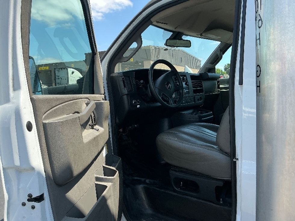 Light Duty Box Truck-Light and Medium Duty Trucks-GMC-2021-Savana G33903-Stockton-CA-166,001\n\t\tmiles-$ 19,750 - Image 15