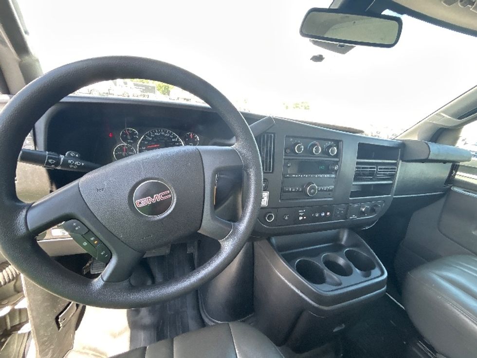 Light Duty Box Truck-Light and Medium Duty Trucks-GMC-2021-Savana G33903-Stockton-CA-166,001\n\t\tmiles-$ 19,750 - Image 16