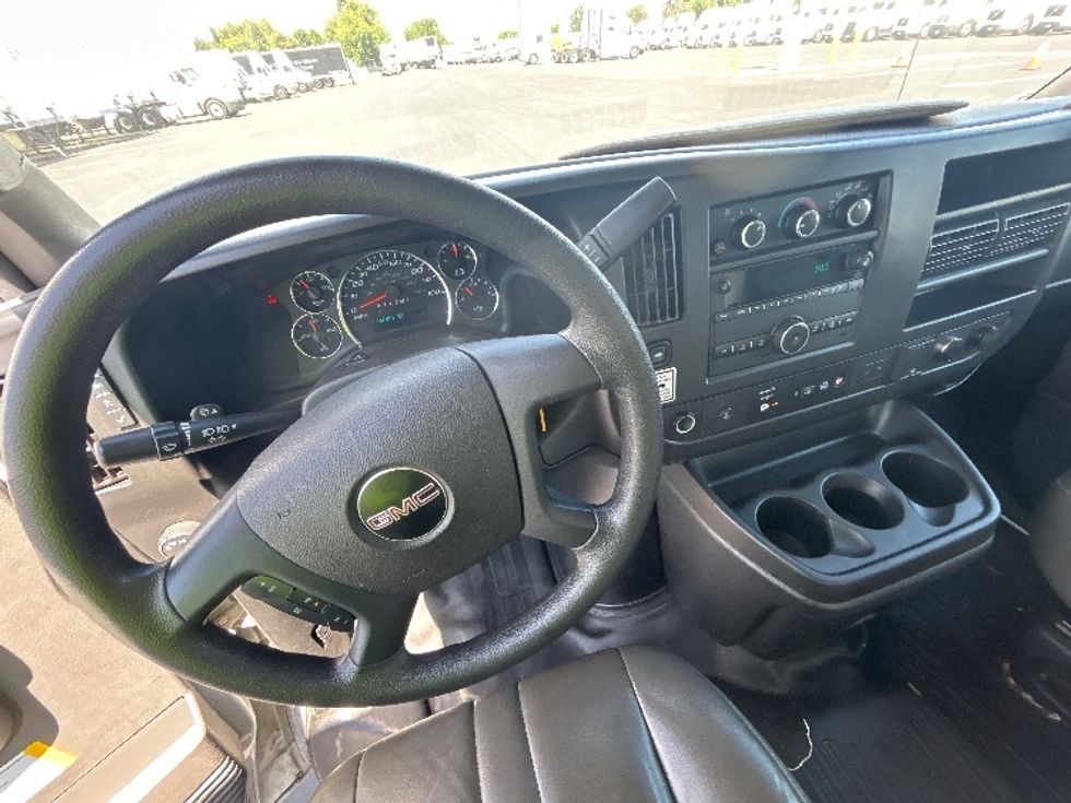 Light Duty Box Truck-Light and Medium Duty Trucks-GMC-2021-Savana G33903-Stockton-CA-166,001\n\t\tmiles-$ 19,750 - Image 17