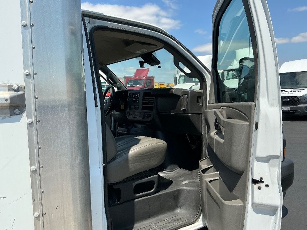 Light Duty Box Truck-Light and Medium Duty Trucks-GMC-2021-Savana G33903-Stockton-CA-166,001\n\t\tmiles-$ 19,750 - Image 19