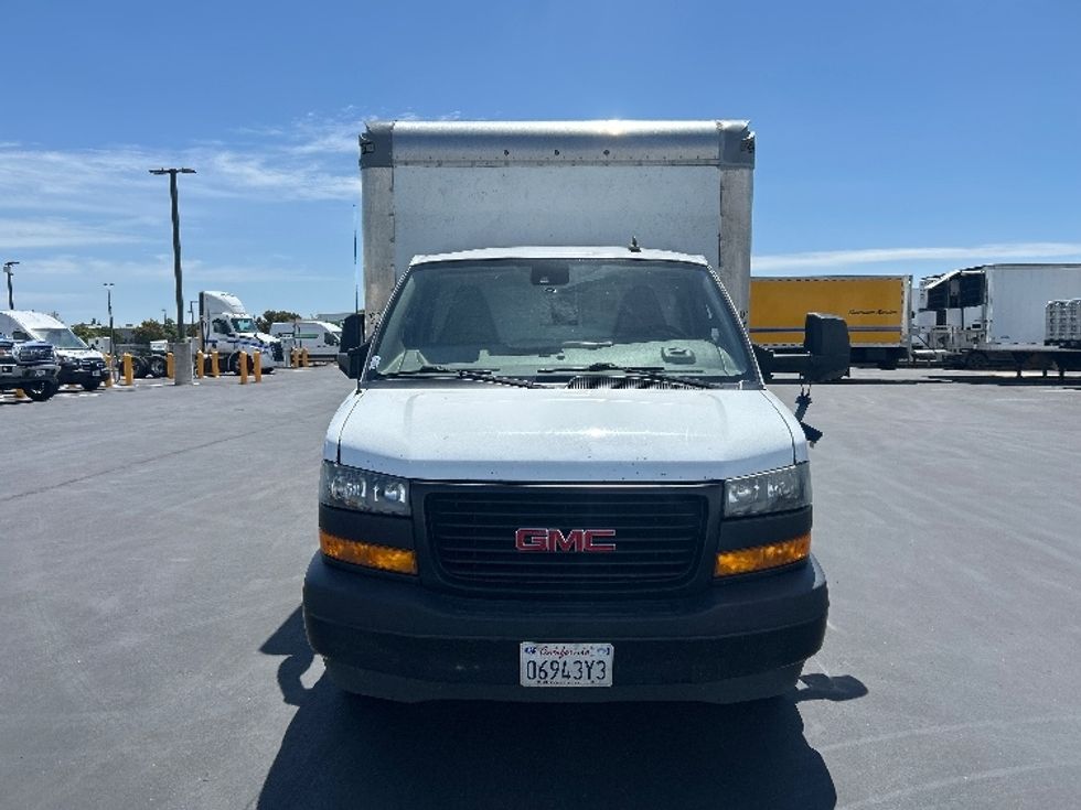 Light Duty Box Truck-Light and Medium Duty Trucks-GMC-2021-Savana G33903-Stockton-CA-166,001\n\t\tmiles-$ 19,750 - Image 2